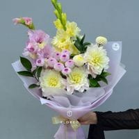 Букет с георгинами и гладиолусами #1268