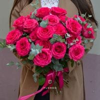 21 малиновая роза с эвкалиптом #1315