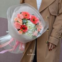 Букет с белой гортензией и пионовидными розами #1316