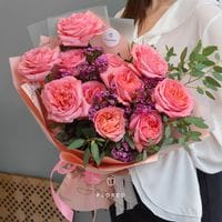 11 пионовидных роз с зеленью #841