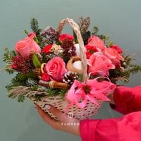 Зимняя корзина с цветами 928
