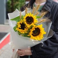 Букет с подсолнухами