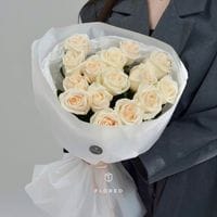 15 кремовых роз #988