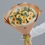 9 кремовых гербер с эвкалиптом #986