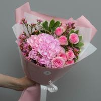 Букет с розовой гортензией 