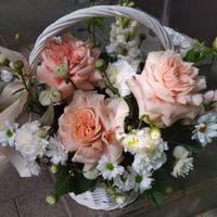 Корзина с розами и хризантемами #1209