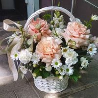 Корзина с розами и хризантемами #1209