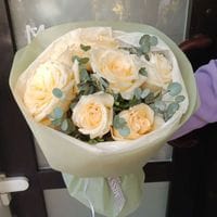 7 пионовидных роз с эвкалиптом #1321