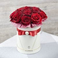 15 красных роз в шляпной коробке