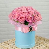 19 розовых роз в шляпной коробке