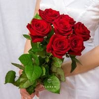 7 красных роз