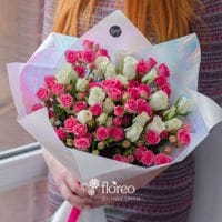 13 кустовых роз микс бело-розовый