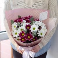 5 ромашковых кустовых хризантем микс с эвкалиптом