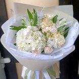 Букет сборный с гортензией
