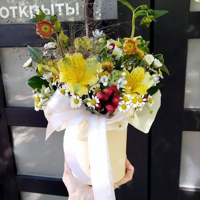 Композиция в шляпной коробке