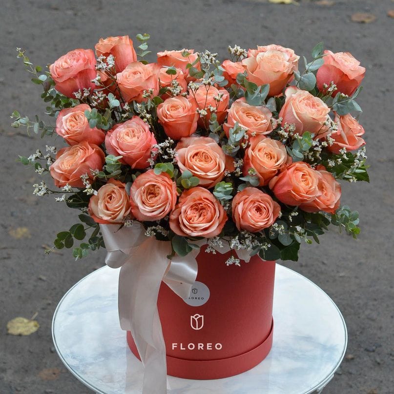 Коробка с пионовидными розами Кахала #867