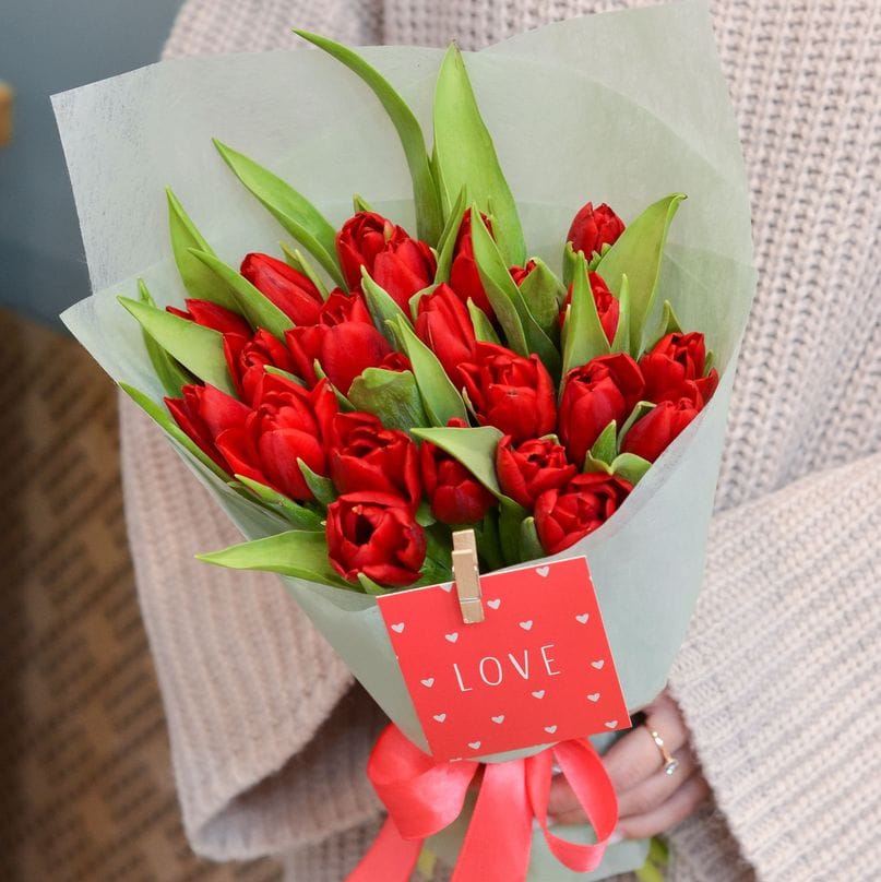 25 красных тюльпанов #1001