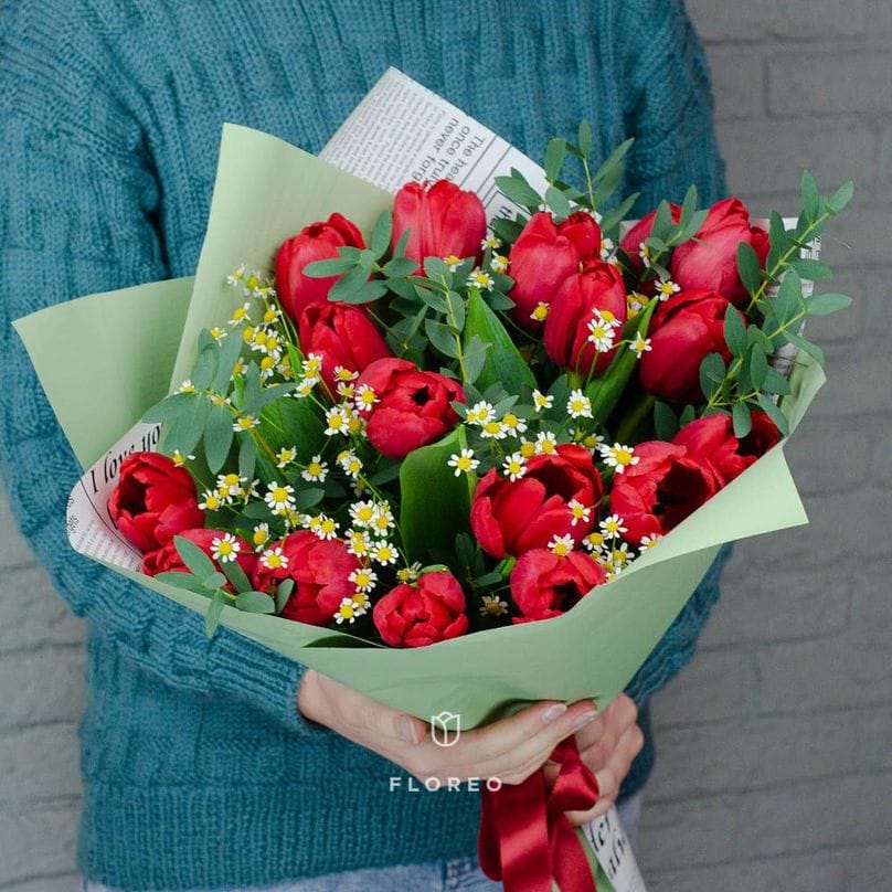 Красные тюльпаны с ромашками #1043
