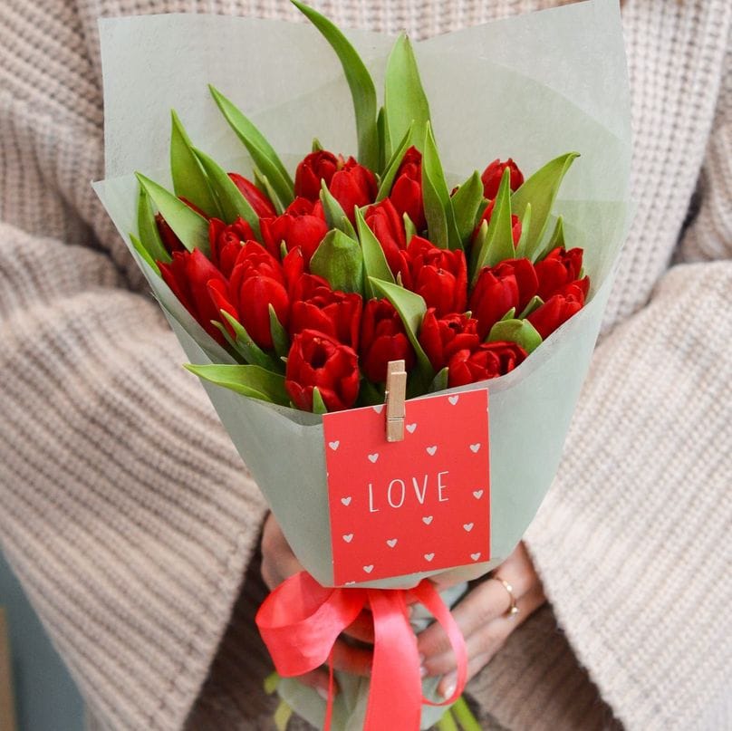 25 красных тюльпанов #1001