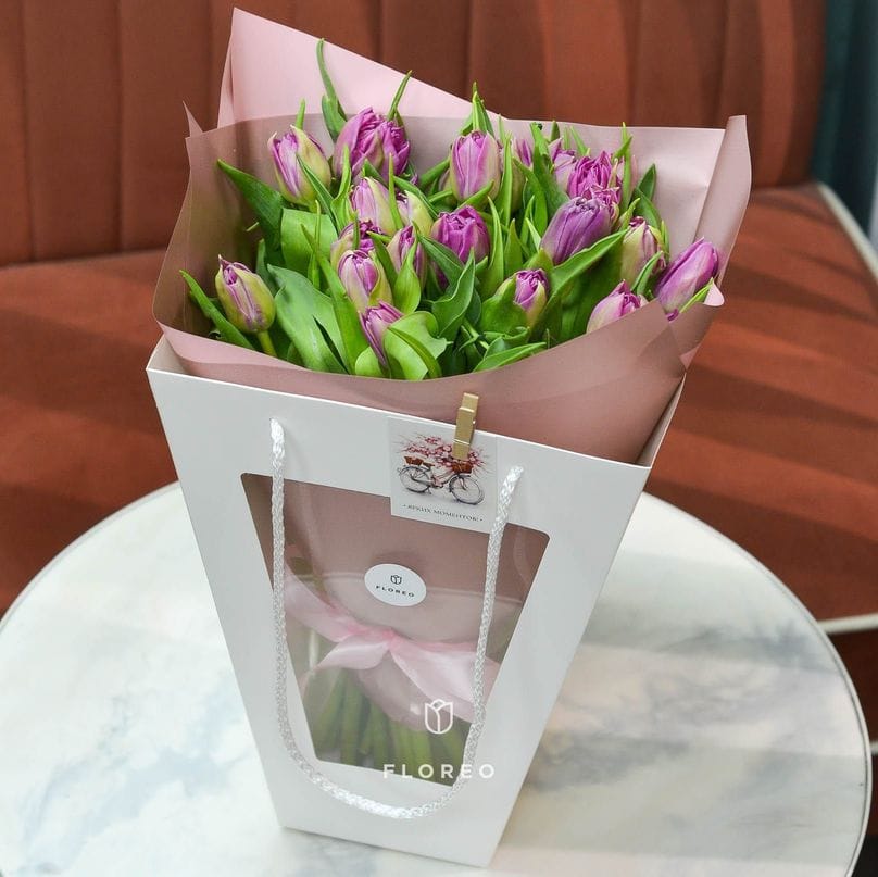 25 пионовидных тюльпанов в сумочке #1057