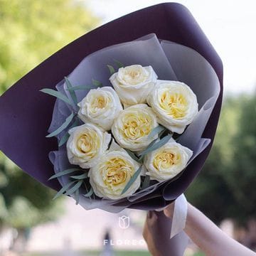 7 пионовидных роз с эвкалиптом #192