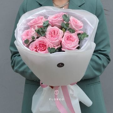 7 пионовидных роз Пинк Охара с эвкалиптом #564