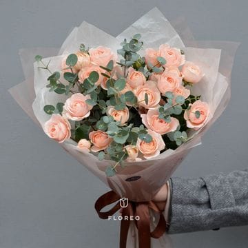 7 кустовых роз с эвкалиптом #851