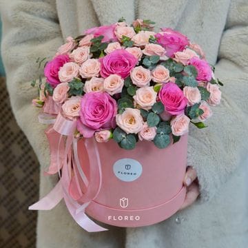 Коробка с розами и эвкалиптом #998